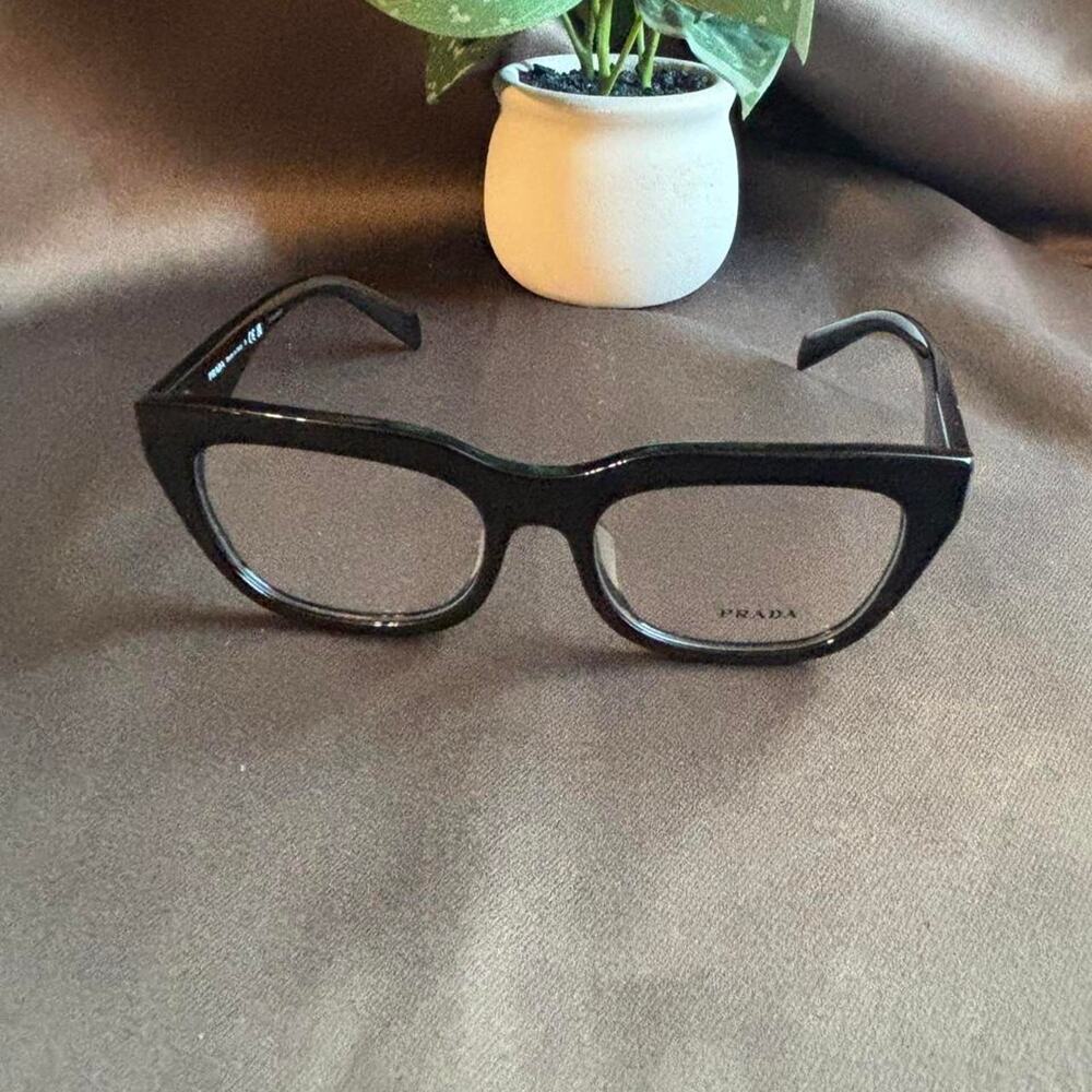 Prada black **FRAMES** the lenses are not prescription